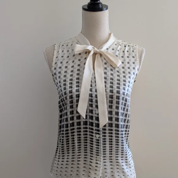 Judith & Charles Silk Bow Tie Sleeveless Top - Picture 3 of 11